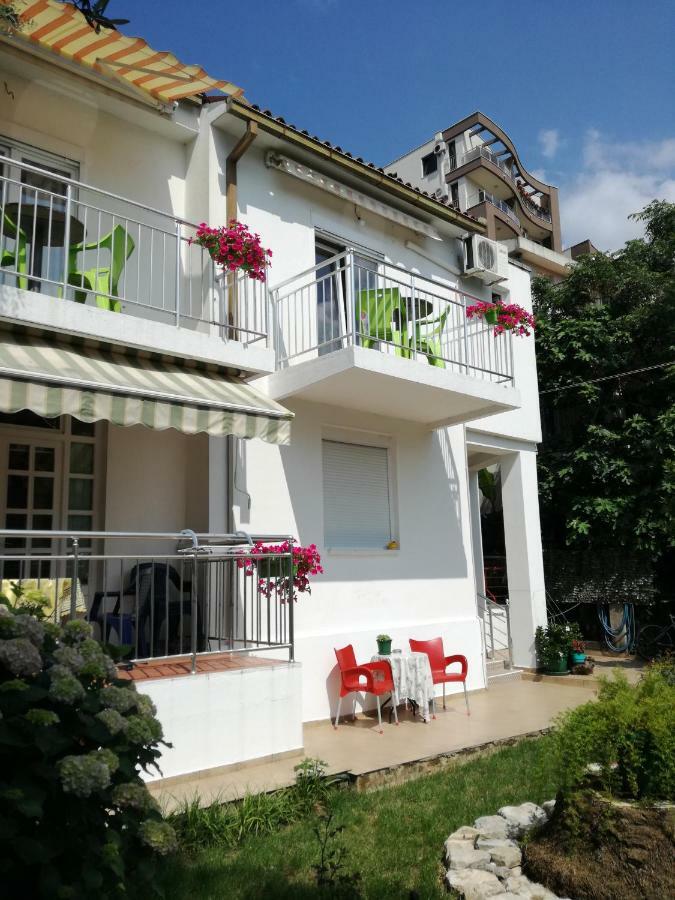 Guest House Vila Bak Budva Exteriör bild